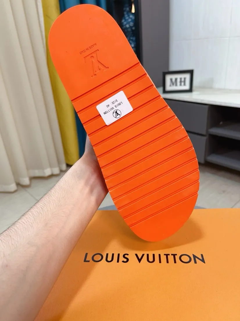 Men's shoes 💰300🌹🌹【LV】Multi-color new men's slippers, original top quality version, original special frosted cowhide➕sheepskin inner and side, non-slip combination sole, more stable walking, more comfortable and lightweight, high-end and generous, size: 38~44